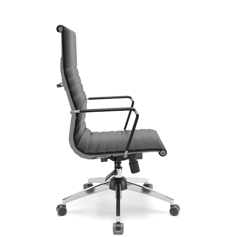 Poltrona Presidente Aris Soft Ergonômica com Base Cromada – Plaxmetal